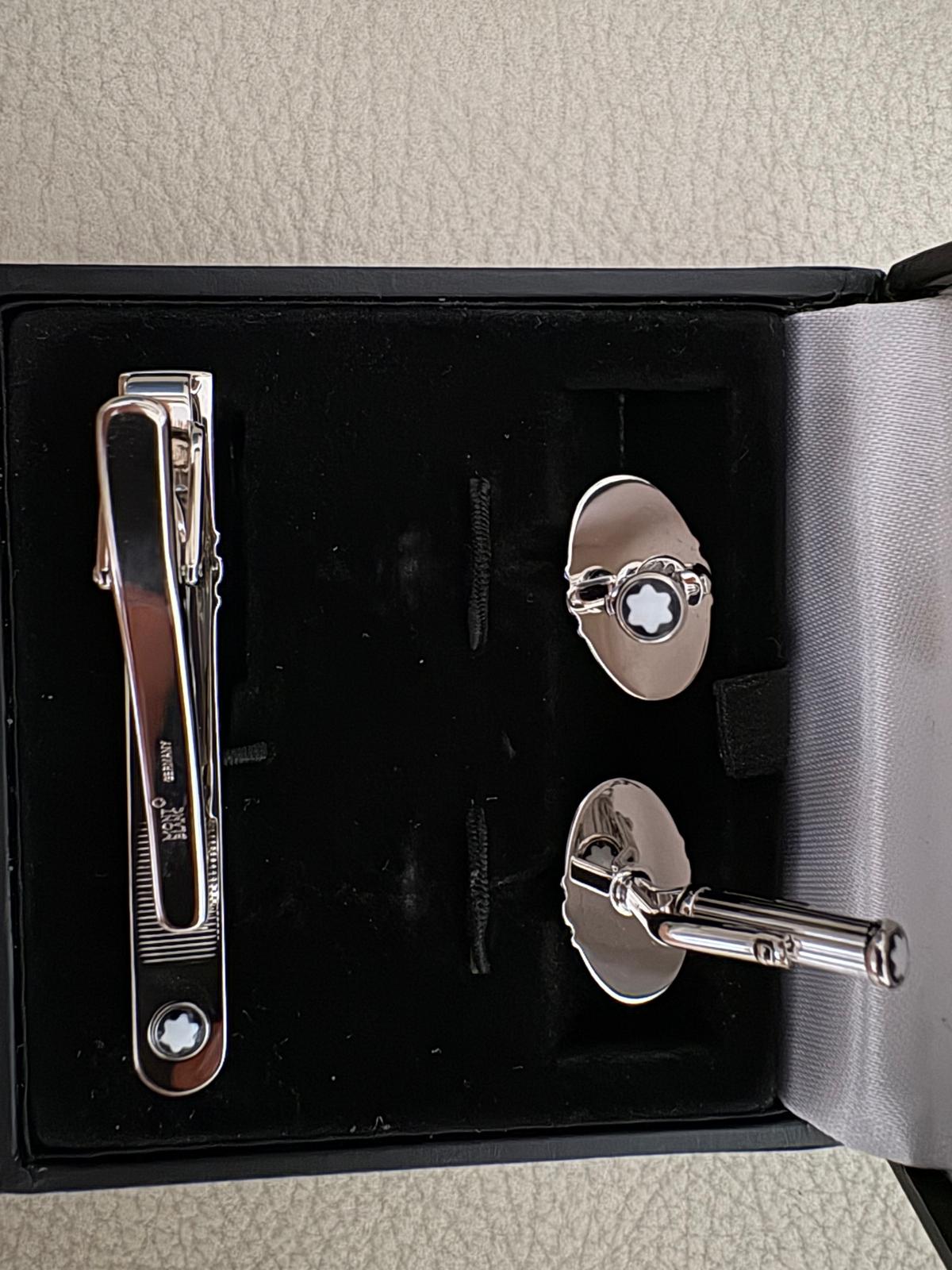 Montblanc Meisterstück Solitaire Onyx cufflinks and tie bar set in presentation box